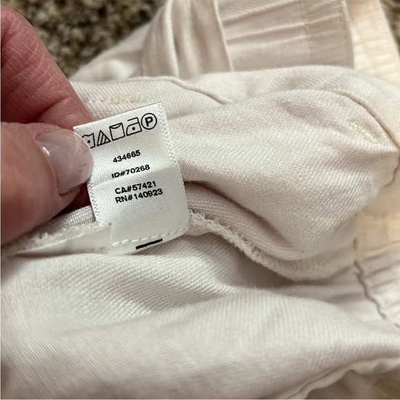 LOFT Belted Linen-Blend Wide-Leg Cropped Pants - Picture 6 of 7